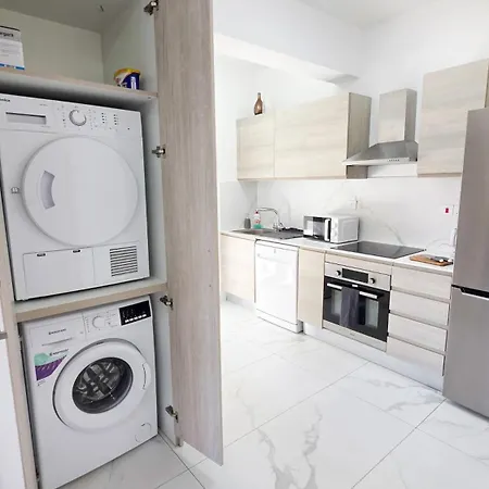 Apartment Pool Citylux Larnaca