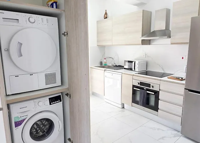 Apartament Pool Citylux Larnaca