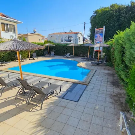 Lägenhet Pool Citylux Larnaca
